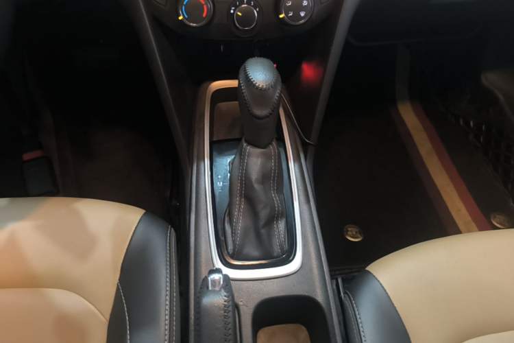 Used Chevrolet Monza 2022 320 Automatic Enjoyment Sunroof Version Gear Lever