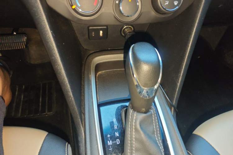 Used Chevrolet Monza 2022 320 Automatic Enjoyment Sunroof Version Gear Lever