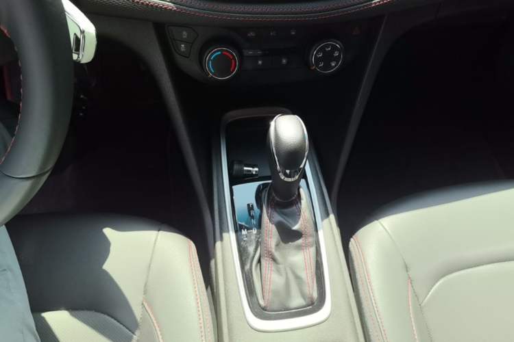Used Chevrolet Monza 2022 Light Hybrid RS 330T Automatic Comfort Edition Gear Lever