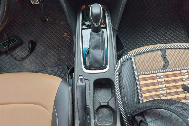 Used Chevrolet Monza 2022 320 Automatic Enjoyment Edition Gear Lever