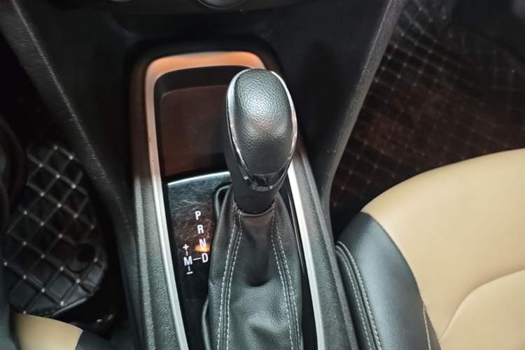Used Chevrolet Monza 2022 320 Automatic Enjoyment Sunroof Version Gear Lever