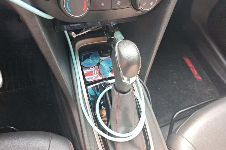 Used Chevrolet Monza 2022 Light Hybrid RS 330T Automatic Comfort Edition Gear Lever