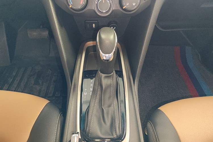 Used Chevrolet Monza 2022 320 Automatic Enjoyment Sunroof Version Gear Lever