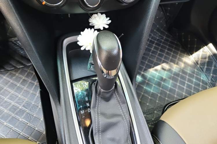 Used Chevrolet Monza 2022 320 Automatic Enjoyment Sunroof Version Gear Lever