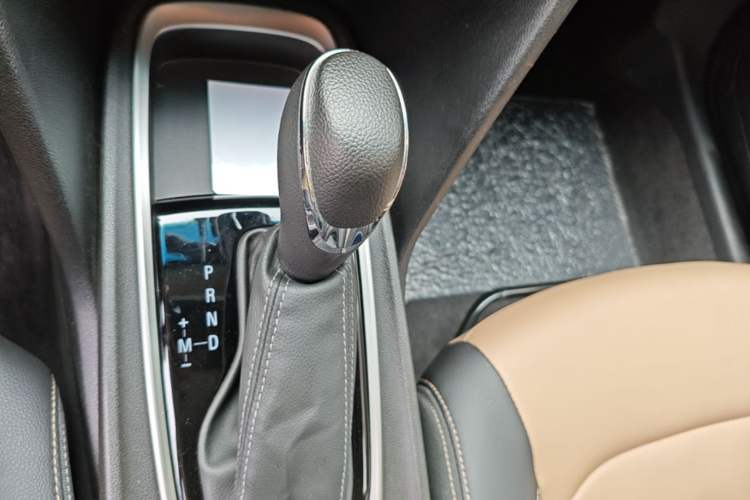 Used Chevrolet Monza 2022 320 Automatic Enjoyment Sunroof Version Gear Lever