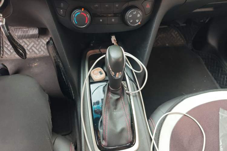 Used Chevrolet Monza 2022 Light Hybrid RS 330T Automatic Comfort Edition Gear Lever