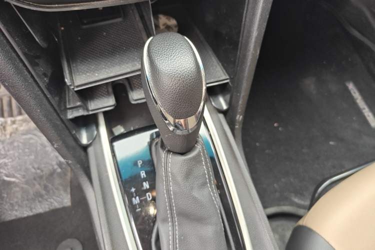 Used Chevrolet Monza 2022 320 Automatic Enjoyment Edition Gear Lever