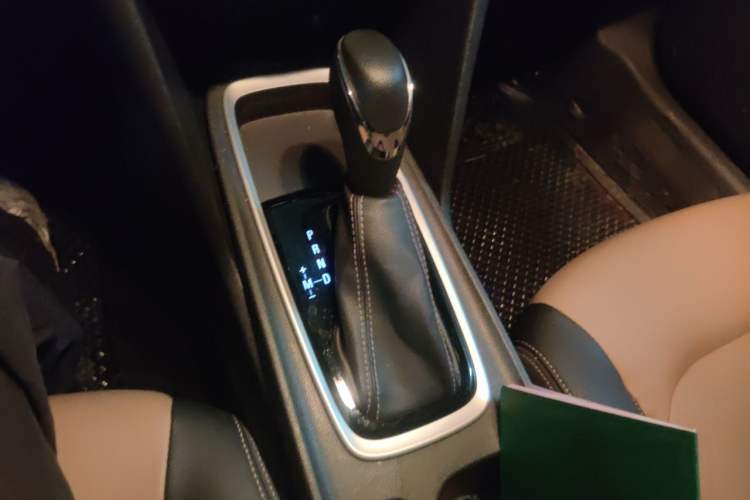Used Chevrolet Monza 2022 320 Automatic Enjoyment Sunroof Version Gear Lever