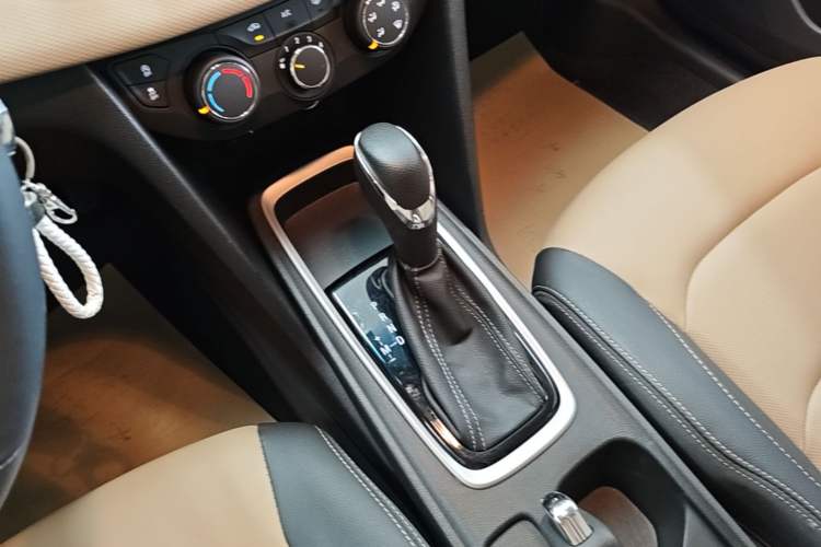 Used Chevrolet Monza 2022 320 Automatic Enjoyment Sunroof Version Gear Lever