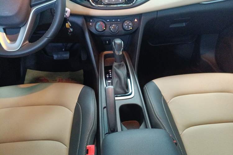 Used Chevrolet Monza 2022 320 Automatic Enjoyment Sunroof Version Gear Lever