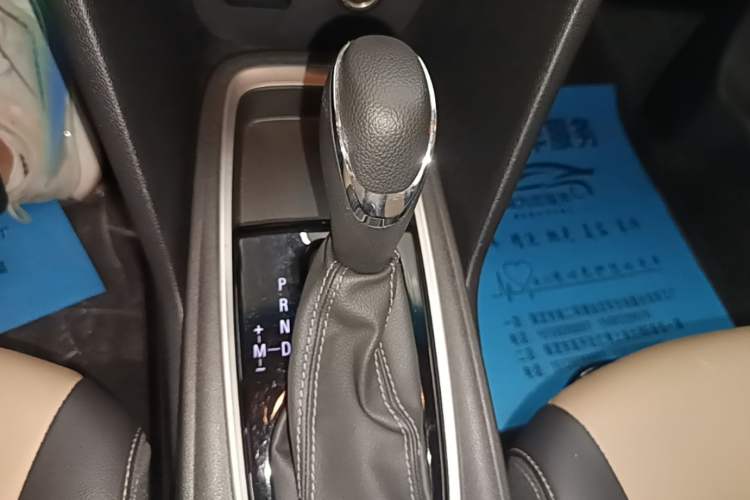 Used Chevrolet Monza 2022 320 Automatic Enjoyment Sunroof Version Gear Lever
