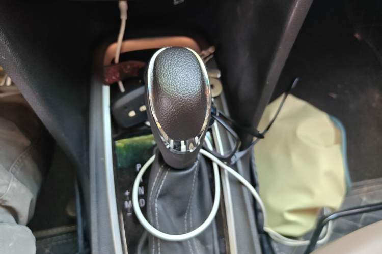 Used Chevrolet Monza 2022 320 Automatic Enjoyment Sunroof Version Gear Lever