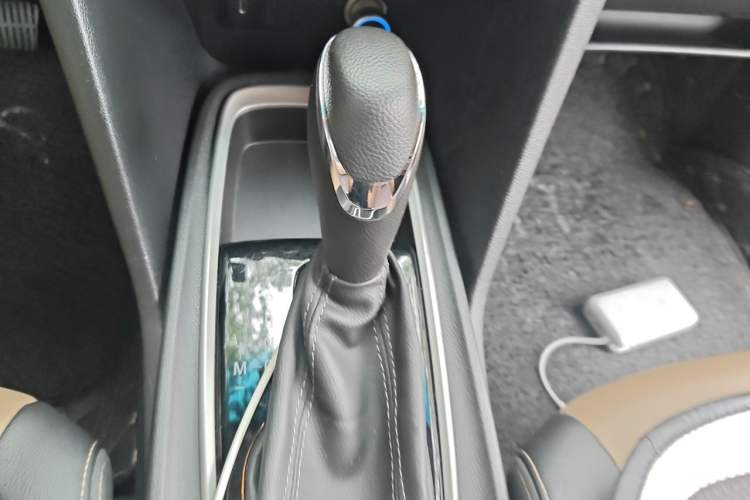Used Chevrolet Monza 2022 320 Automatic Enjoyment Sunroof Version Gear Lever