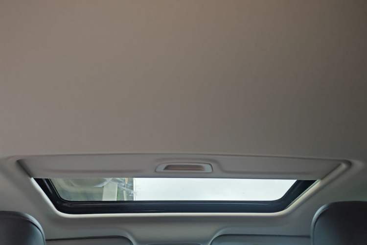 Used Chevrolet Monza 2022 Light Hybrid Redline 320T Dual-Clutch Thrilling Edition Headliner