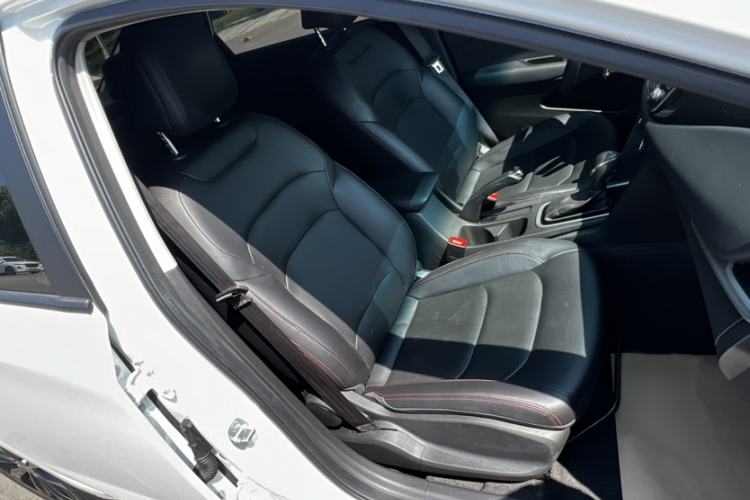 Used Chevrolet Monza 2022 Light Hybrid Redline 320T Dual-Clutch Thrilling Edition Interior 1