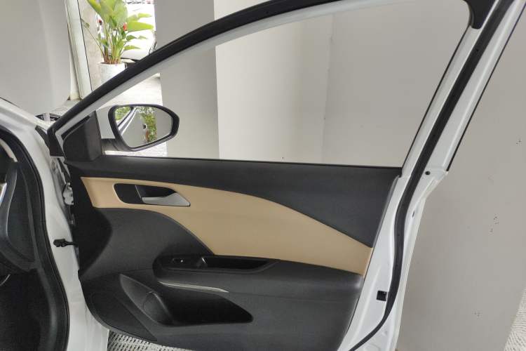 Used Chevrolet Monza 2022 320 Automatic Enjoyment Sunroof Version Interior 2