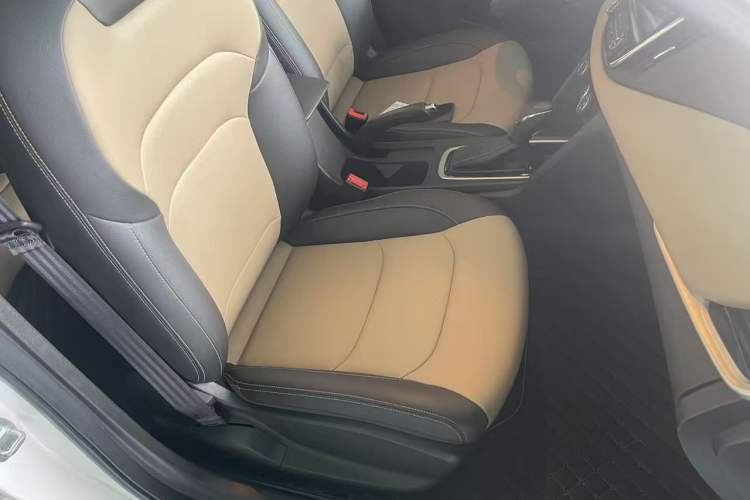 Used Chevrolet Monza 2022 320 Automatic Enjoyment Sunroof Version Interior 2
