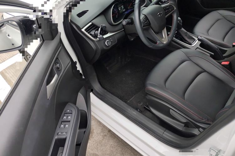 Used Chevrolet Monza 2022 Light Hybrid Redline 320T Dual-Clutch Thrilling Edition Interior 3