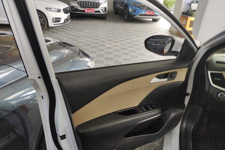 Used Chevrolet Monza 2022 320 Automatic Enjoyment Sunroof Version Interior 4