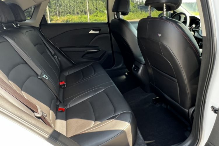 Used Chevrolet Monza 2022 Light Hybrid Redline 320T Dual-Clutch Thrilling Edition Interior 9