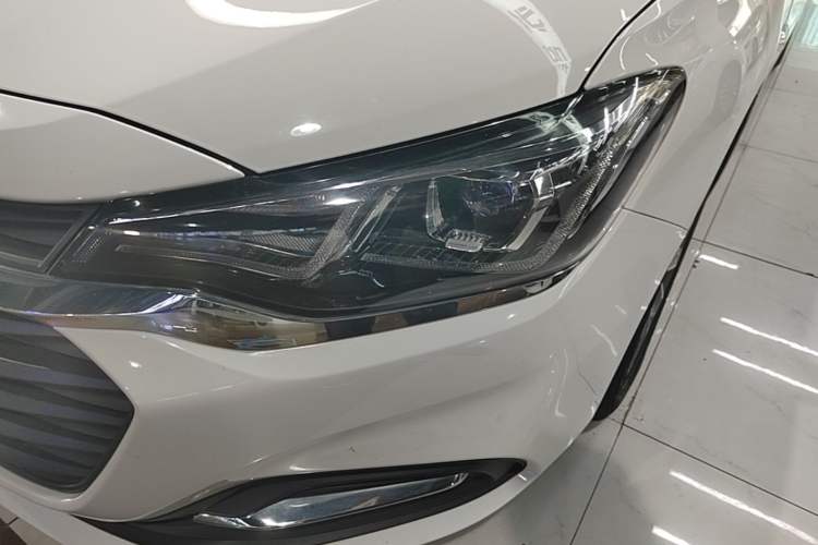 Used Chevrolet Monza 2022 320 Automatic Enjoyment Sunroof Version Left Front Headlight