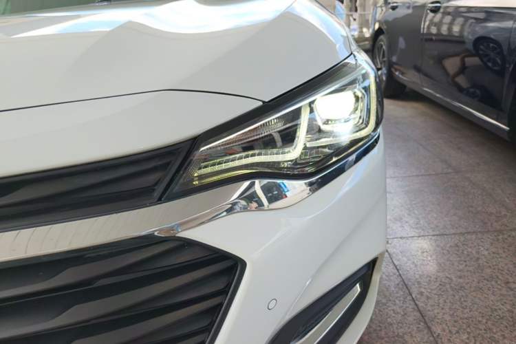 Used Chevrolet Monza 2022 320 Automatic Enjoyment Sunroof Version Left Front Headlight