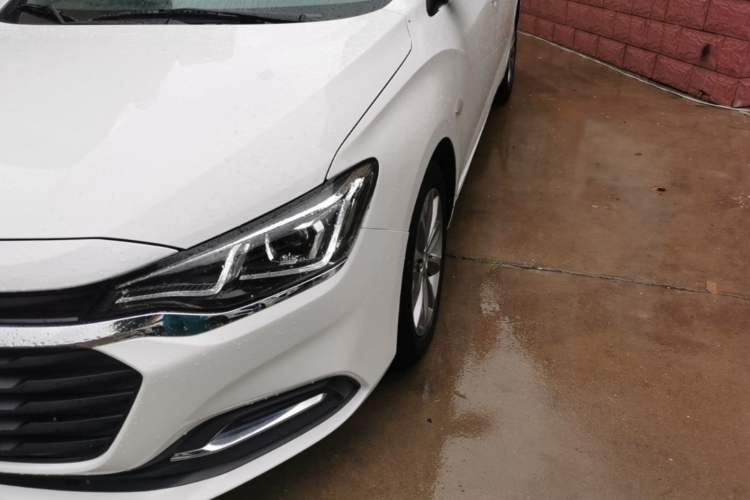 Used Chevrolet Monza 2022 320 Automatic Enjoyment Sunroof Version Left Front Headlight