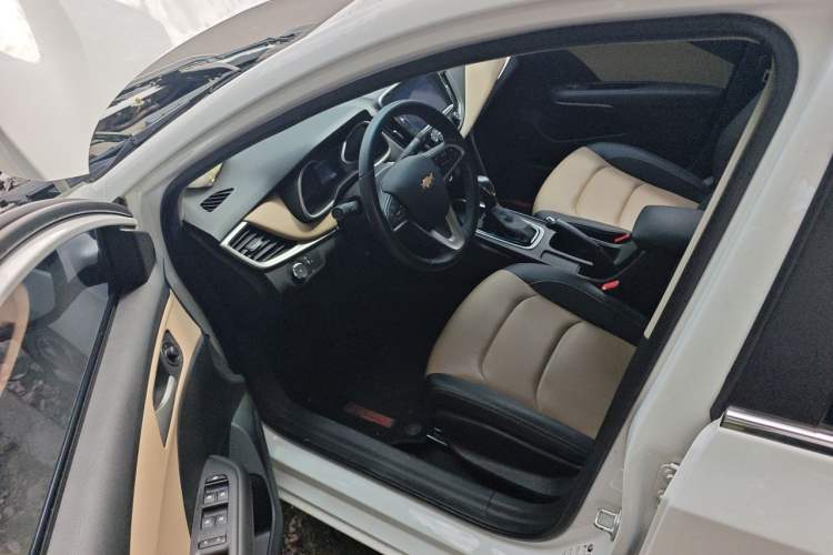 Used Chevrolet Monza 2022 320 Automatic Enjoyment Sunroof Version Left Front Seat