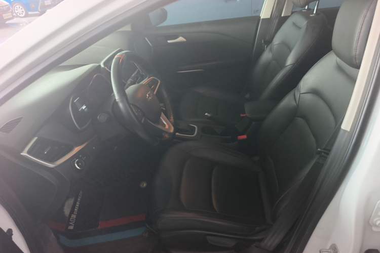 Used Chevrolet Monza 2022 Light Hybrid Redline 320T Dual-Clutch Thrilling Edition Left Front Seat