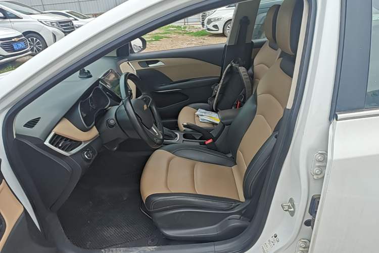Used Chevrolet Monza 2022 320 Automatic Enjoyment Sunroof Version Left Front Seat