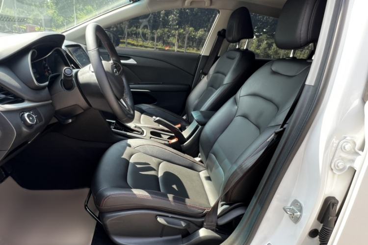 Used Chevrolet Monza 2022 Light Hybrid Redline 320T Dual-Clutch Thrilling Edition Left Front Seat