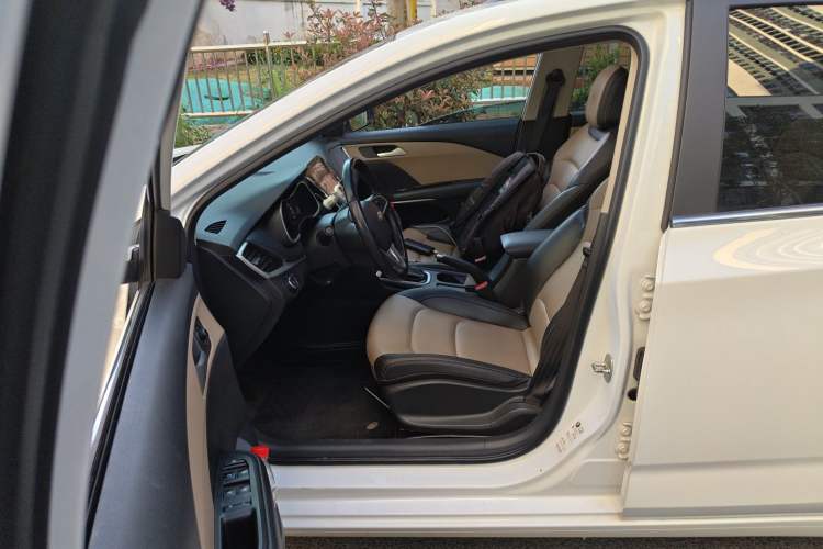 Used Chevrolet Monza 2022 320 Automatic Enjoyment Sunroof Version Left Front Seat