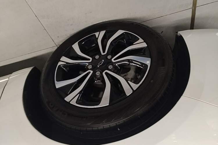 Used Chevrolet Monza 2022 Light Hybrid RS 330T Automatic Comfort Edition Left Front Wheel Hub