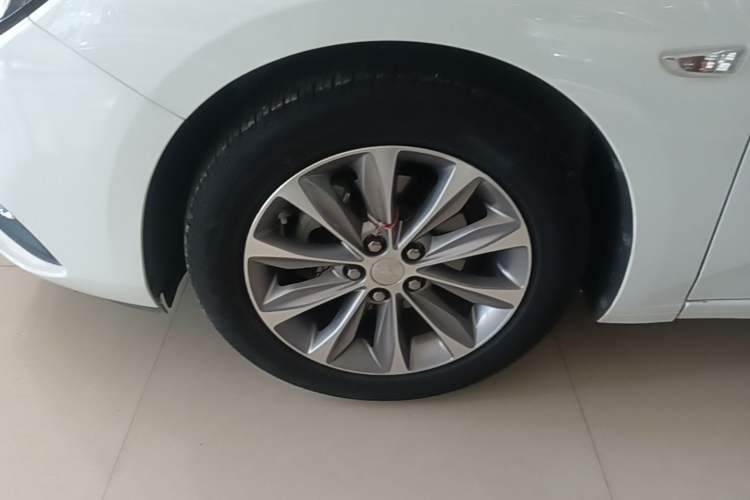 Used Chevrolet Monza 2022 320 Automatic Enjoyment Sunroof Version Left Front Wheel Hub
