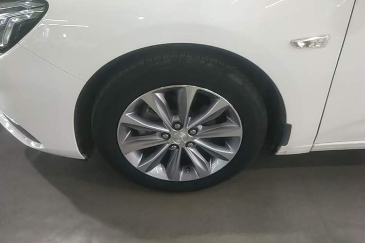 Used Chevrolet Monza 2022 320 Automatic Enjoyment Sunroof Version Left Front Wheel Hub