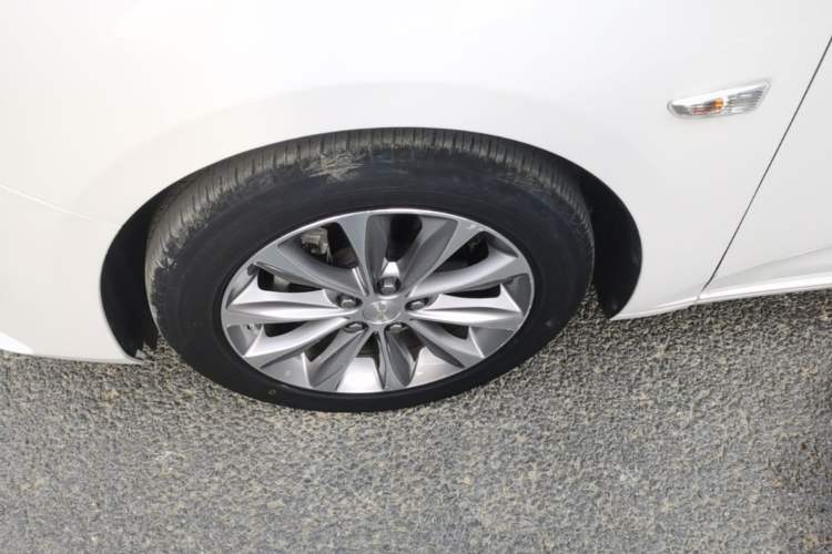 Used Chevrolet Monza 2022 320 Automatic Enjoyment Sunroof Version Left Front Wheel Hub