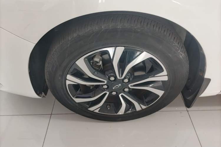 Used Chevrolet Monza 2022 Light Hybrid RS 330T Automatic Comfort Edition Left Front Wheel Hub