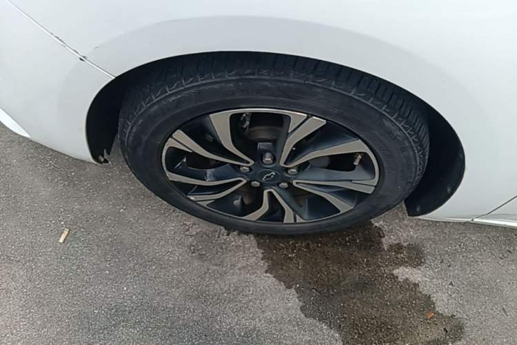 Used Chevrolet Monza 2022 Light Hybrid RS 330T Automatic Comfort Edition Left Front Wheel Hub