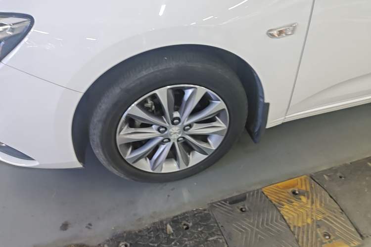 Used Chevrolet Monza 2022 320 Automatic Enjoyment Edition Left Front Wheel Hub