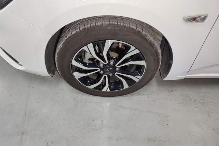 Used Chevrolet Monza 2022 Light Hybrid RS 330T Automatic Comfort Edition Left Front Wheel Hub