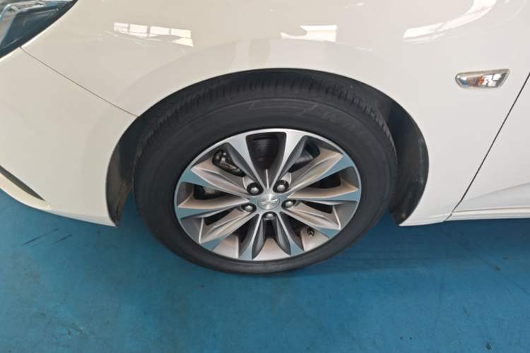 Used Chevrolet Monza 2022 320 Automatic Enjoyment Sunroof Version Left Front Wheel Hub