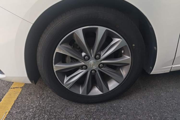 Used Chevrolet Monza 2022 320 Automatic Enjoyment Sunroof Version Left Front Wheel Hub