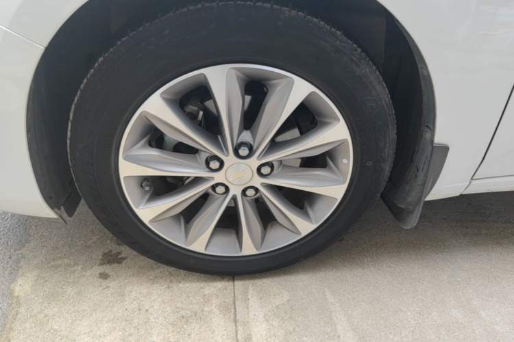 Used Chevrolet Monza 2022 320 Automatic Enjoyment Sunroof Version Left Front Wheel Hub