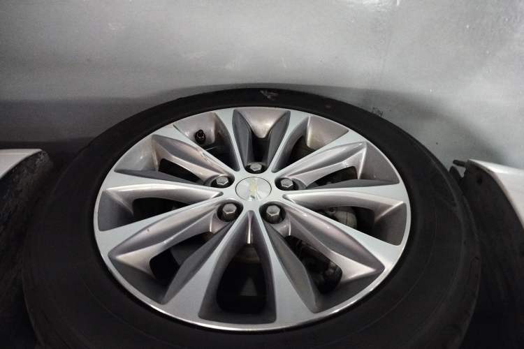 Used Chevrolet Monza 2022 320 Automatic Enjoyment Sunroof Version Left Front Wheel Hub