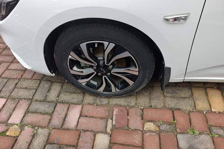 Used Chevrolet Monza 2022 Light Hybrid RS 330T Automatic Comfort Edition Left Front Wheel Hub
