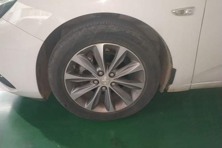 Used Chevrolet Monza 2022 320 Automatic Enjoyment Sunroof Version Left Front Wheel Hub