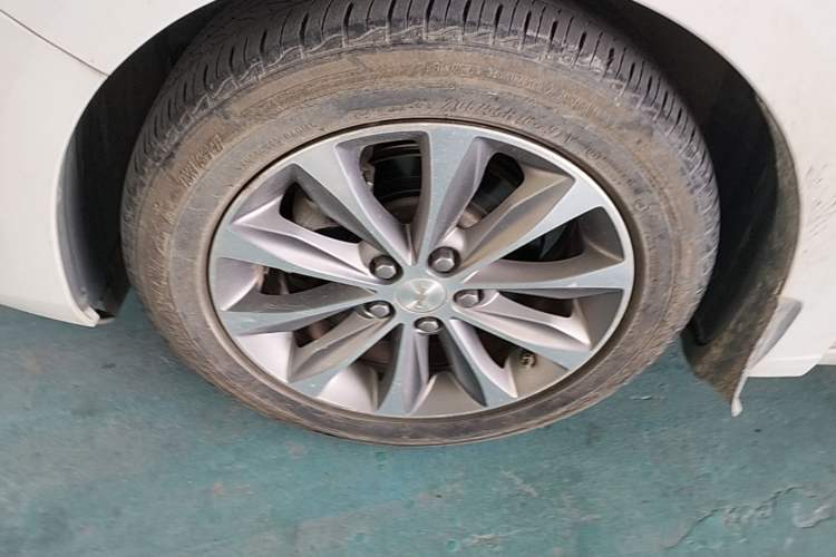 Used Chevrolet Monza 2022 320 Automatic Enjoyment Sunroof Version Left Front Wheel Hub