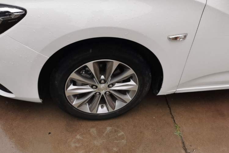 Used Chevrolet Monza 2022 320 Automatic Enjoyment Sunroof Version Left Front Wheel Hub