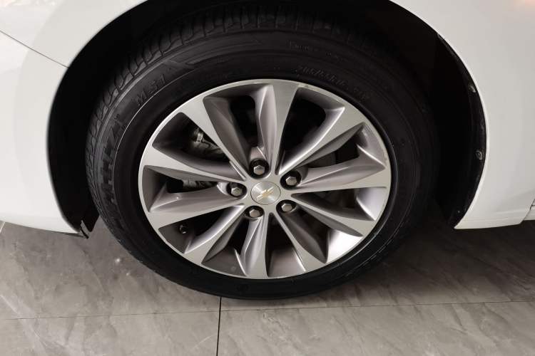Used Chevrolet Monza 2022 320 Automatic Enjoyment Edition Left Front Wheel Hub