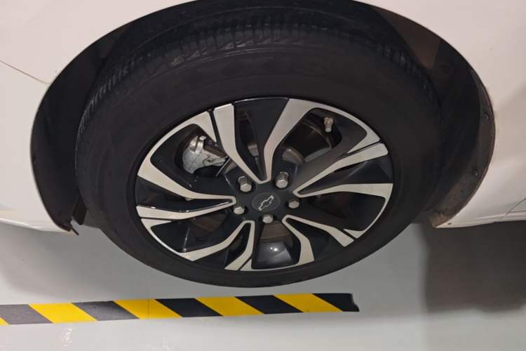 Used Chevrolet Monza 2022 Light Hybrid RS 330T Automatic Comfort Edition Left Front Wheel Hub